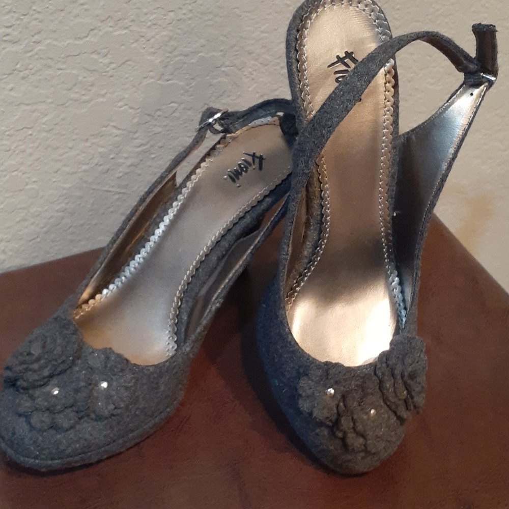 Fioni Heels - Picture 2 of 7